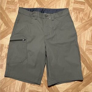 Eddie Bauer Men's modern rainier Shorts 30